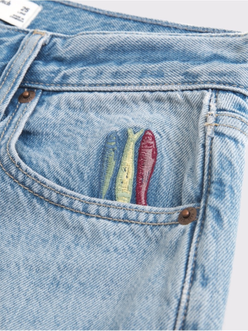 A&F Curve Love High Rise Wide Leg Fish Embroidery Jeans - Picture 9 of 13